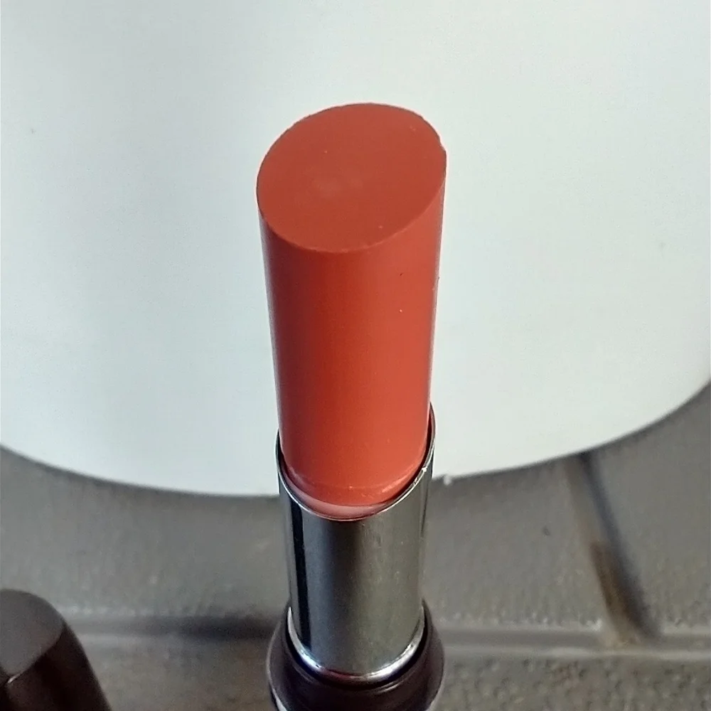 Volume xl seduction plumping lip color 620 in the